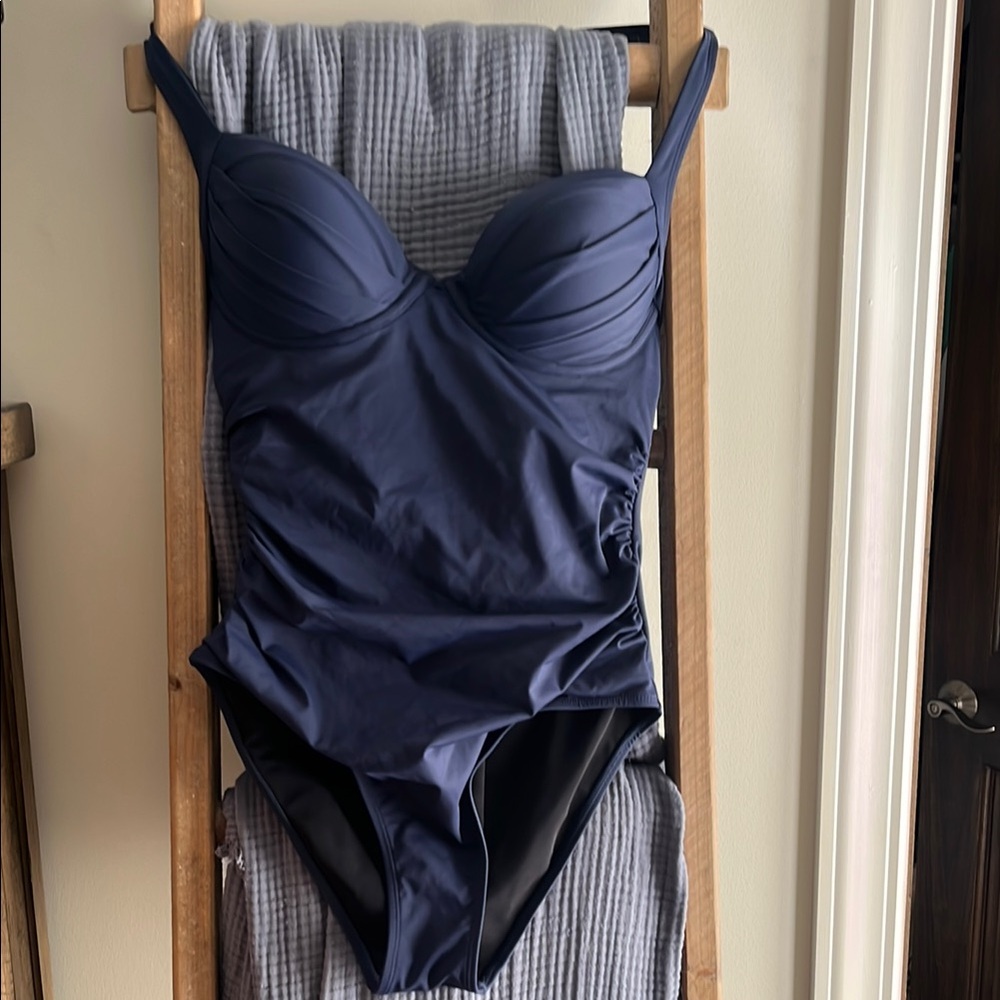 Cupshe Tummy control push up one piece. Size large